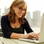 Conseils pour les femmes plus âgées : 7 types de photos de profil qui n’attirent pas l’attention